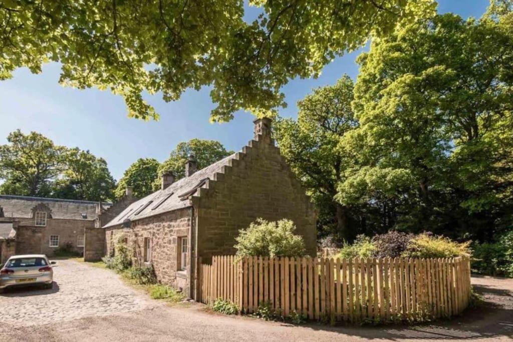 Charming 3/4 Bedroom Semi-Detached Cottage. Carberry Exterior foto